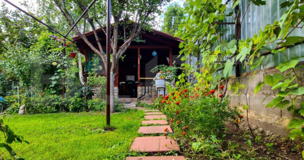 Casă unifamilială 9 camere, teren 560 mp, 7 locuri de parc