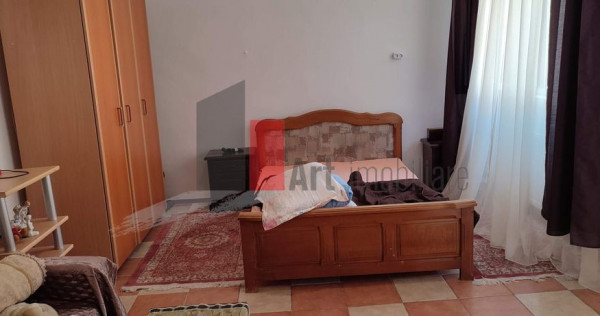 Garsoniera de inchiriat in zona Damaroaia