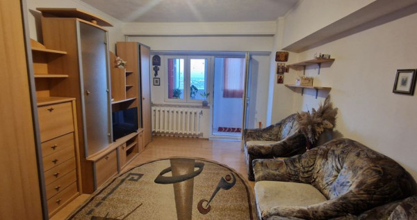 Garsonira decomandata, etaj intermediar, bloc cu lift.