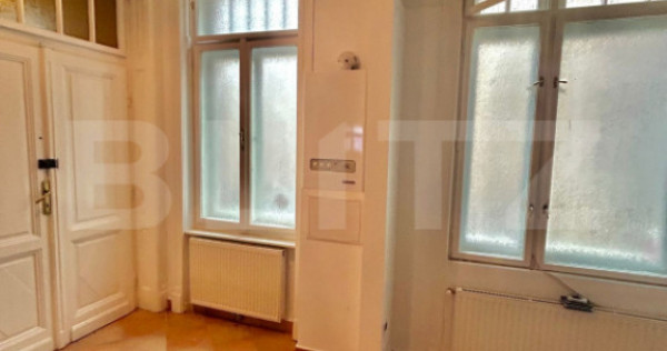 Apartament de patrimoniu, 5 camere, 125 mp &ndash; clădire isto