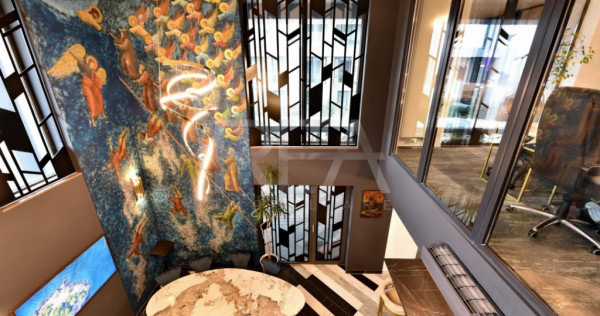 Blue Velvet in Cloud 9&ndash; Duplex Parter | Groundfloor Duplex