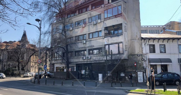 Apartament cu 4 camere nemobilat in P-ta Victoriei - Lasc...