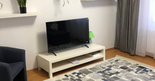 Apartament cu 3 camere, decomandat - zona Centru Civic