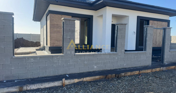 Casa individuala_teren 370 mp_4 camere_ PANOURI FOTO_strada