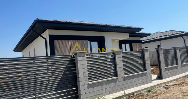 Casa individuala_teren 370 mp_4 camere_ PANOURI FOTO_strada