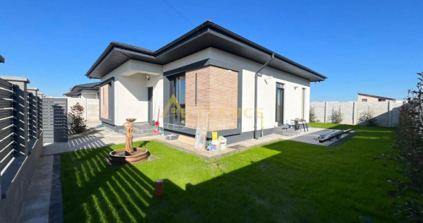 Casa individuala pe parter cu 4 camere // 2 bai // panouri 3