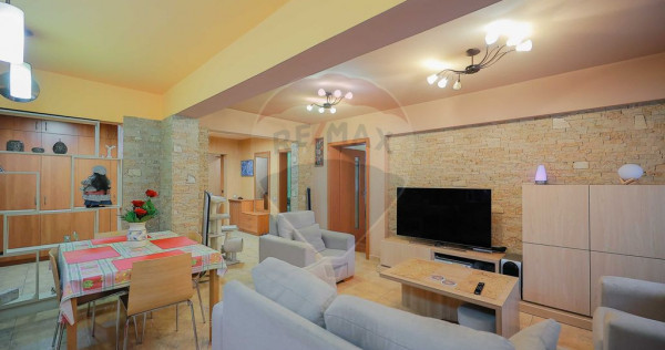 Apartament cu 4 camere de v&acirc;nzare &icirc;n zona Rogerius