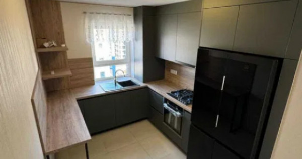 Apartament 3 camere, decomandat - zona Tractorul