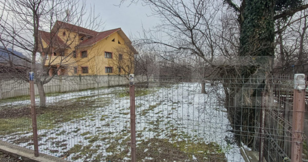 Teren intravilan langa apa si padure