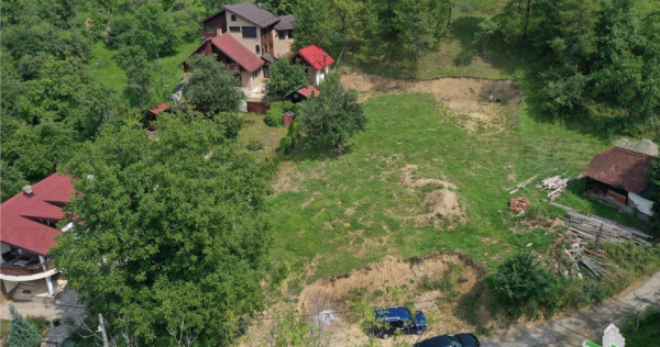 Teren intravilan pentru investitie turistica, 4000 mp, langa