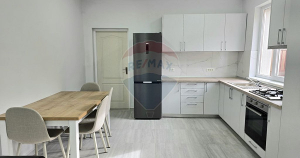Apartament la casă cu 3 camere - prima &icirc;nchiriere - par...