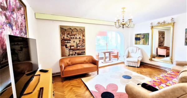 Apartament cu 2 dormitoare si living, 2 bai, zona UMF, Gradi