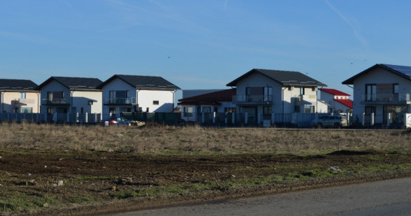 Loturi de teren cu acces din bulevardul principal 355mp