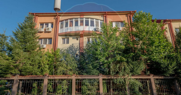 Hotel de vanzare la cateva minute de Podul Mogosoaia