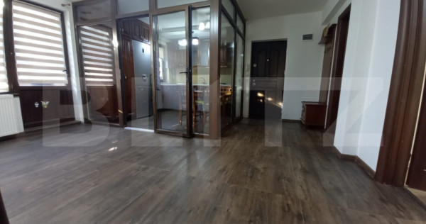 Apartament mobilat, 3 camere, 63 mp, curte 49 mp, parcare, c