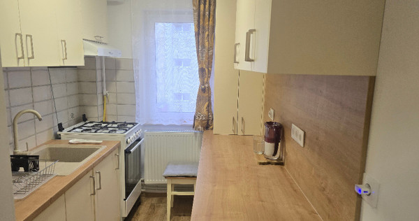 Vand apartament 2 camere, Deva, zona Maxa, etaj 1, mobilat, parcare