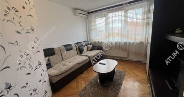 Apartament de 2 camere decomandate cu balcon si boxa zona Tr