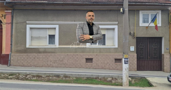 Bocsa Montana, Casa Solida Gradina, Strada Principala