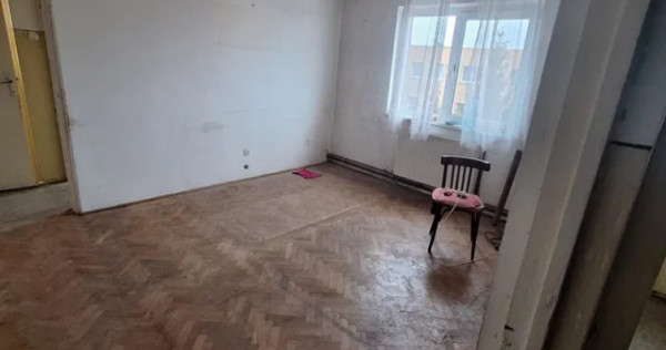 Apartament 2 camere, semidecomandat - zona Florilor