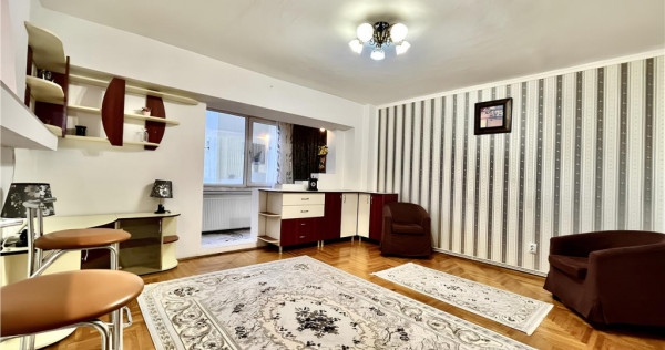 Garsoniera la Etaj Intermediar pe str De Mijloc