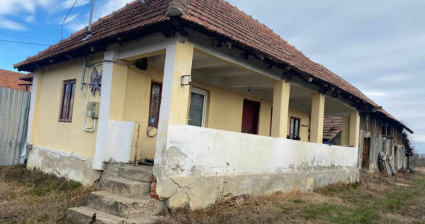 Casa situata &icirc;n orasul T&acirc;rgu-Carbunesti , Localitatea Flor