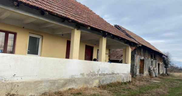 Casa situata &icirc;n orasul T&acirc;rgu-Carbunesti , Localitatea Flor