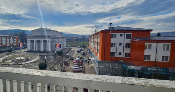 Apartament 2 camere Casa de cultura - zona Pietonala