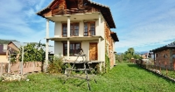 Vila 8 cam,P+1,teren 1093mp,Domnesti