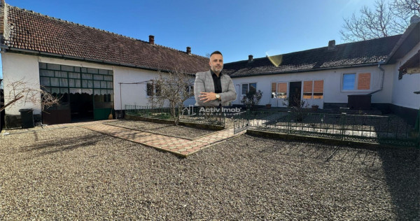 Casa Solida, pentru Familie extinsa, cu Gradina si Teren, D