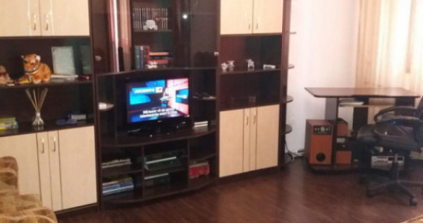 Apartament, 2 camere, decomandat, etajul 1/10, zona 8 Martie