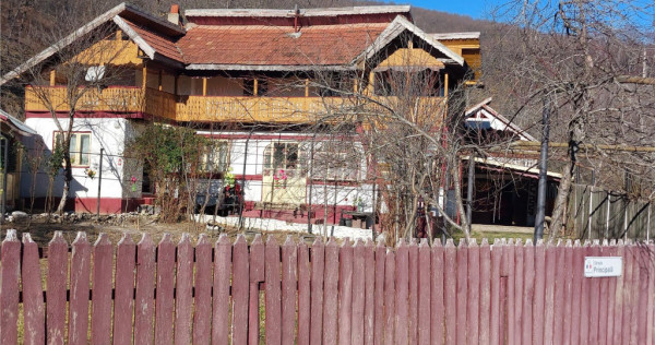 Casa P 1, 5 camere, teren 1200 mp, sat Barbuncesti, Grajdana
