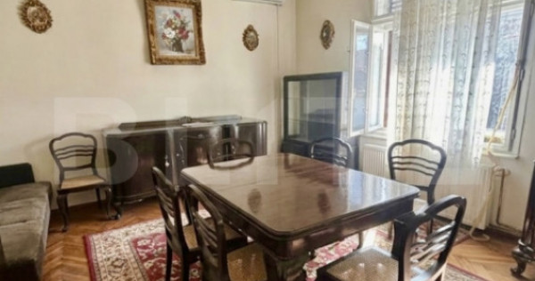 Casă cu arhitectură elegantă și pod &icirc;nalt, la 15 minute