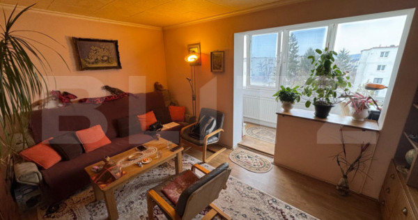 Apartament 3 camere, 49 mp, zona D&acirc;mbu Pietros