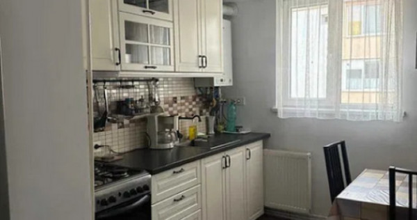 Apartament 3 camere, decomandat - zona Astra