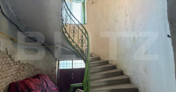 Cladire cu 4 apartamente de vanzare in piata traian