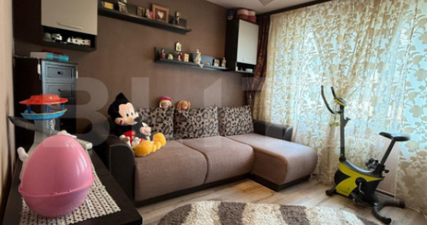 Apartament 2 camere, decomandat, boxa, etaj intermediar