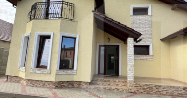 Casa Indivuala de vanzare-5 camere-4 bai-toate utilitatile.