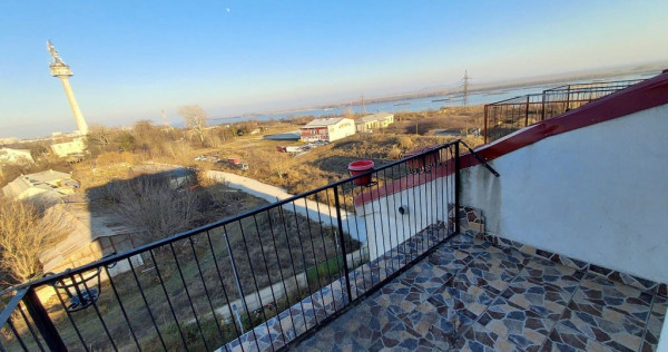 Mansarda situata in Micro 21, cu balcon si vedere la Dunare