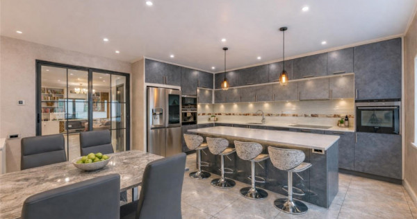 FILM 3D! Vila high tech, cu semineu, jacuzzi, terasa, 10 cam