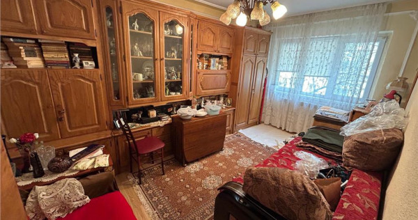 Apartament 2 camere de , etaj 1, zona centrala Jandarmerie