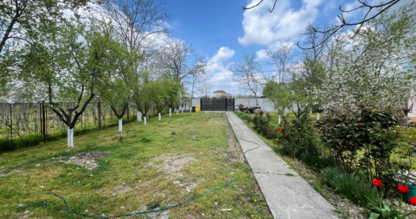 Casă &icirc;n Malu Mare, teren 2354 mp,curte mare și potențial