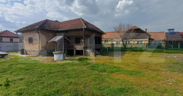 Casa batraneasca, renovabila, 1000 mp, front 18 ml, zona Arc