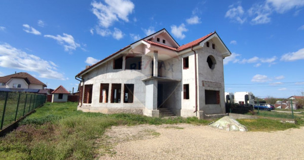 Vilă P+E, 378 mp, la roșu, S&acirc;nmartin, arhitectură uni...