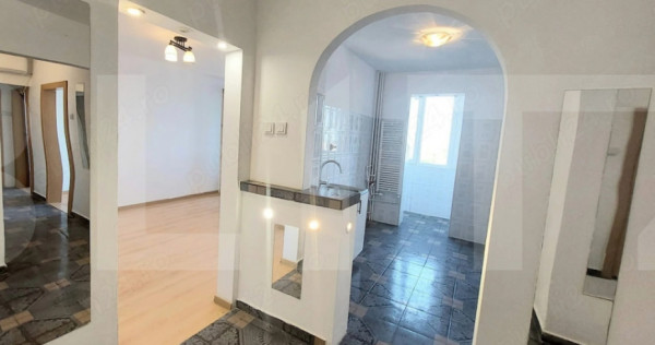 Apartament trei camere, 70 mp, zona Sagului