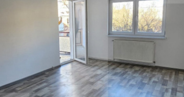 Apartament 3 camere, 2 băi &ndash; complet renovat, etaj 1, sem