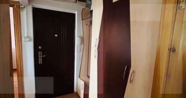 Apartament cu 3 camere si garaj, semidecomandat, Botosani