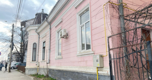 Casă de v&acirc;nzare, &icirc;n zona centrală &ndash; Botoșani