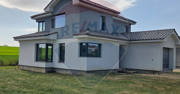 Casă deosebita cu 4 dormitoare in Oradea- Cihei