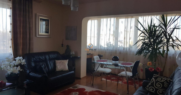 Central / Punctele Cardinale / Decomandat cu 3 Camere / 80 M