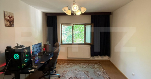 Apartament cu 3 camere, decomandat, etaj 2 din 4